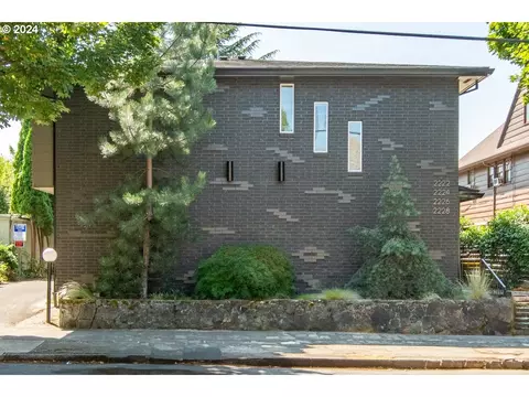 2222 NE Halsey St, Portland, OR 97232
