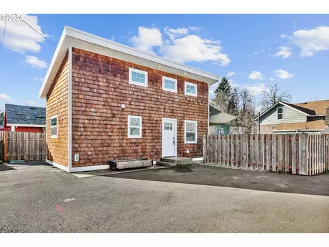 435 NW 3rd Ave, Canby, OR 97013
