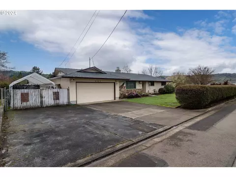4282 Hanna St, Roseburg, OR 97471