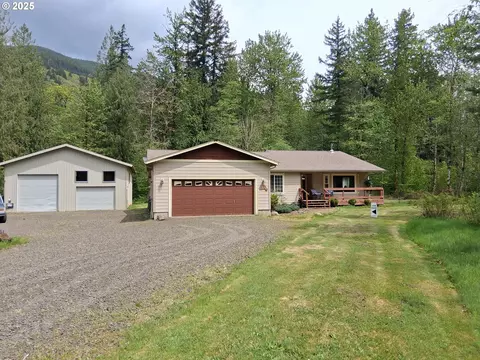 22118 E Yakima Ln, Rhododendron, OR 97049