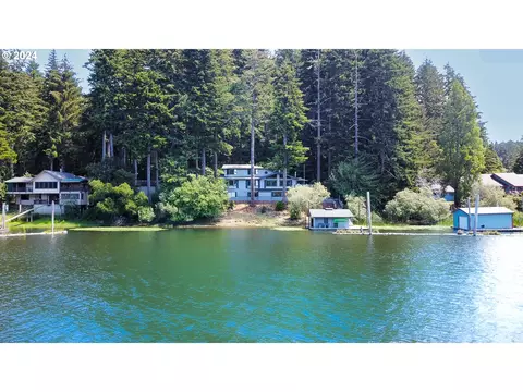 71982 Potlatch Rd, Lakeside, OR 97449