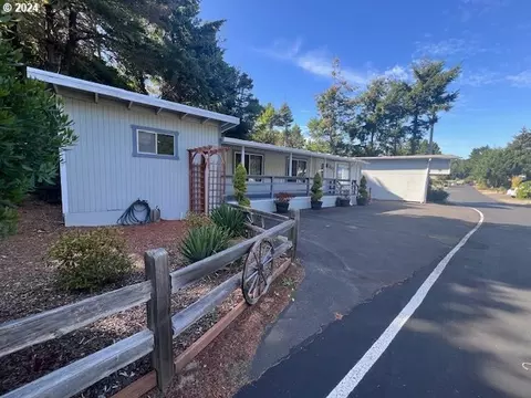 1601 Rhododendron Dr #657, Florence, OR 97439