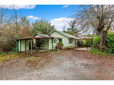 355 S Folsom Ct, Coquille, OR 97423