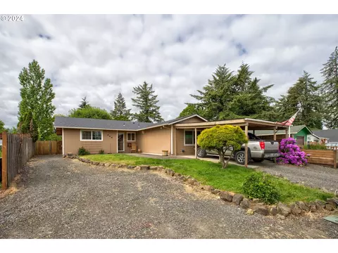 444 NW Cliff Ln, Estacada, OR 97023