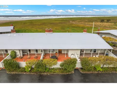 104 10th St #406, Gearhart, OR 97138