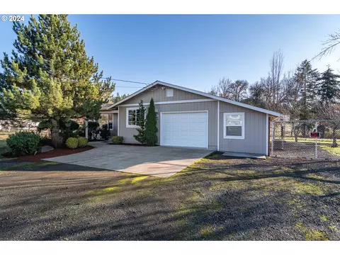 257 Fawn Dr, Roseburg, OR 97470