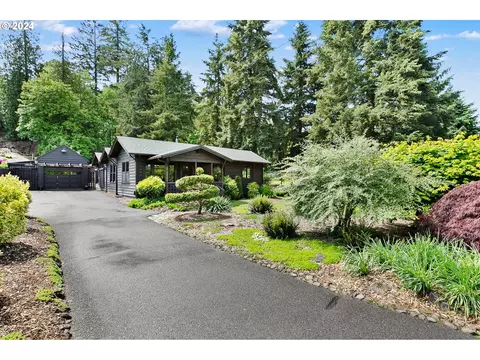 14203 SE Upper Aldercrest Dr, Milwaukie, OR 97267