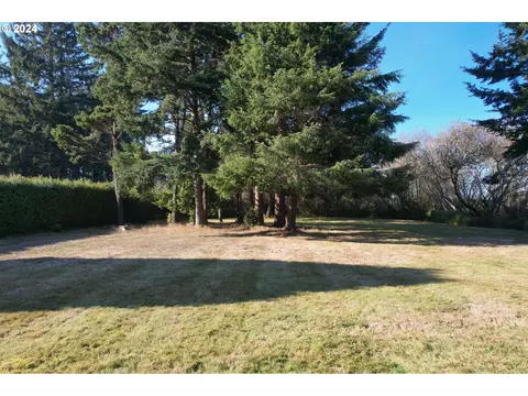 1 Tarheel Ln, Coos Bay, OR 97420