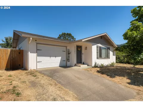 410 SE Darrell Ave, Winston, OR 97496