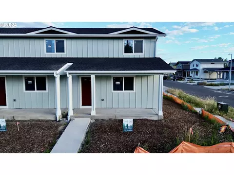 797 St Charles St, Eugene, OR 97402