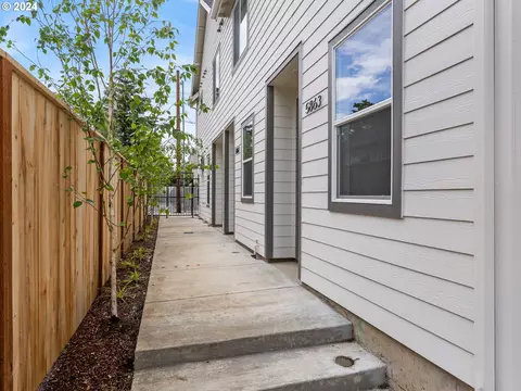5863 NE Prescott St #4, Portland, OR 97218