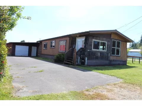 110 N 5th St, Lakeside, OR 97449