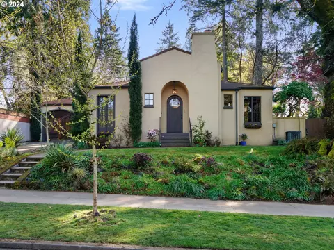 6918 SE 36th Ave, Portland, OR 97202