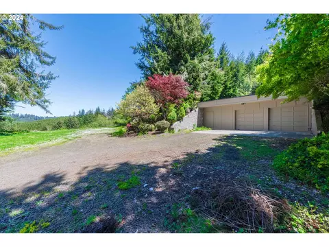 92622 Knutson Ln, Coos Bay, OR 97420