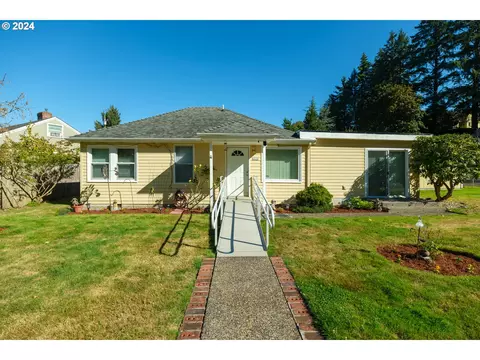 3530 Harrison Dr, Astoria, OR 97103