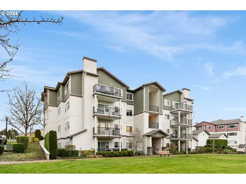 11825 NW Stone Mountain Ln #204, Portland, OR 97229