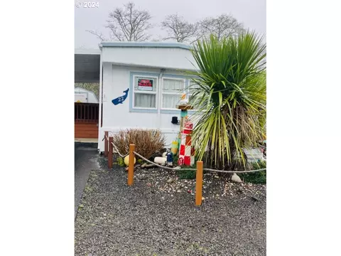 4800 SE Inlet Ave #22, Lincoln City, OR 97367