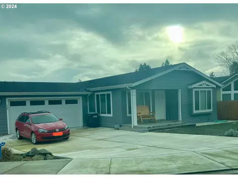 106 Alderwood Ln, Brookings, OR 97415