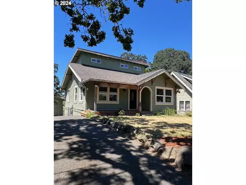 215 N 2nd St, Saint Helens, OR 97051