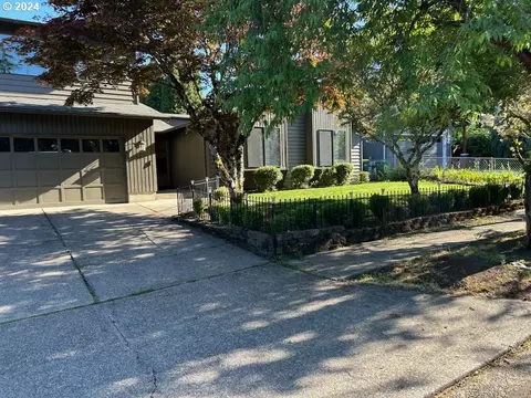 11800 SW Ebberts Ct, Beaverton, OR 97008