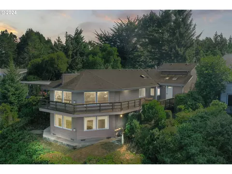 87786 Terrace View Dr, Florence, OR 97439