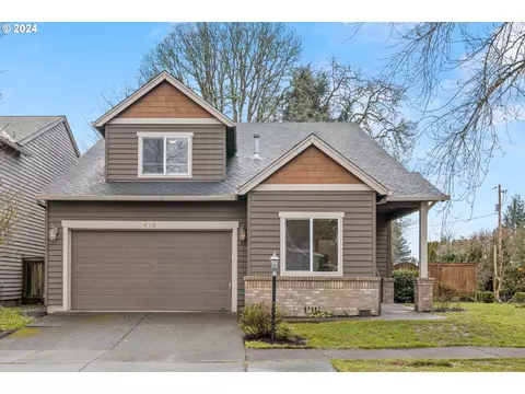 910 NE Simmental St, Hillsboro, OR 97124