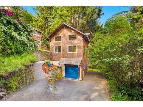 723 Ash St, Cannon Beach, OR 97110