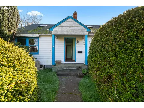 2415 Liberty St, North Bend, OR 97459
