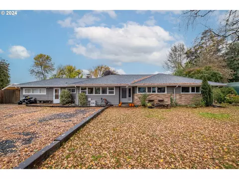 37221 Meredith Dr, Lebanon, OR 97355