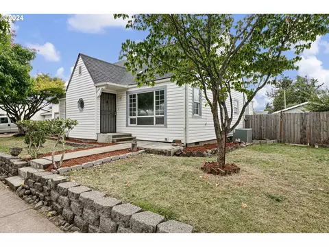 1025 T St, Springfield, OR 97477