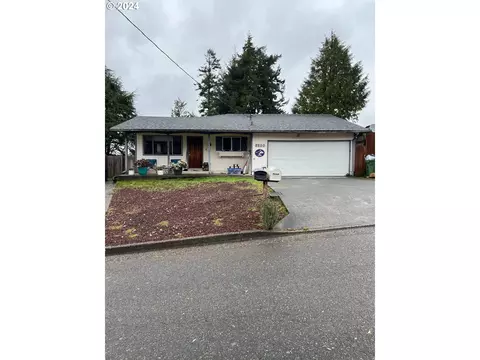 2320 Lombard St, North Bend, OR 97459