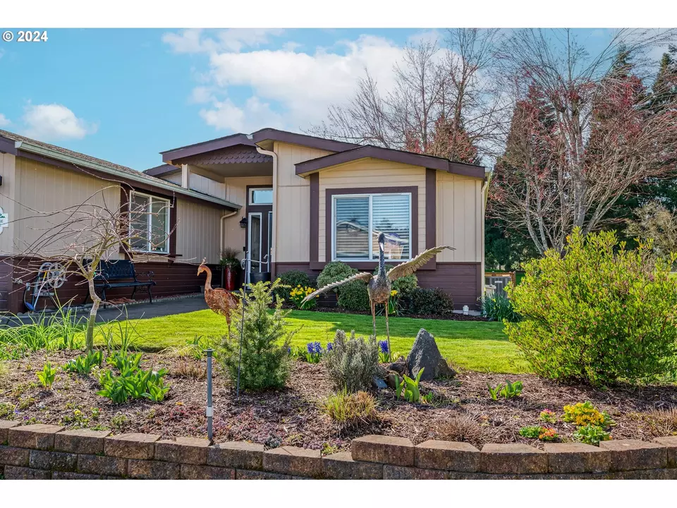 133 Village Dr, Cottage Grove, OR 97424 38 Photos Movoto