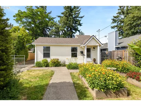 5605 SE Ogden St, Portland, OR 97206