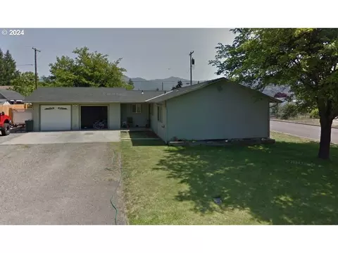 621 E 4th Ave, Riddle, OR 97469