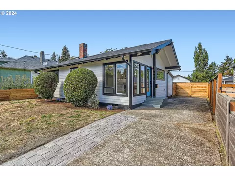 8819 NE Couch St, Portland, OR 97220