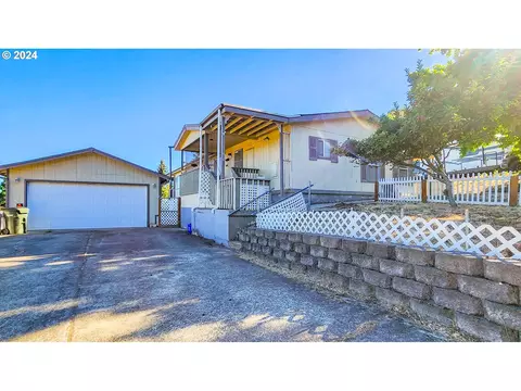 202 NW Amanda St, Roseburg, OR 97471