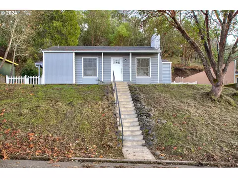 1329 NE Brooklyn Ave, Roseburg, OR 97470