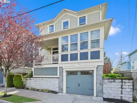 1105 W 16th St, Vancouver, WA 98660