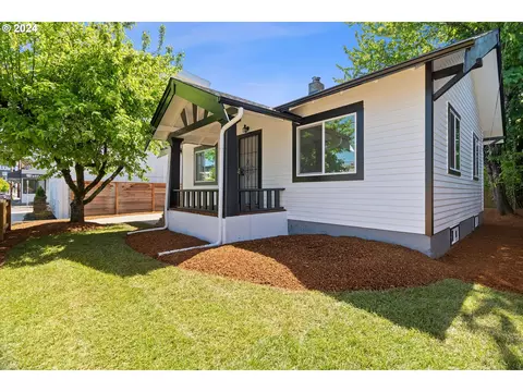 8920 SE Woodstock Blvd, Portland, OR 97266