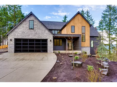 981 S 66th Ct, Springfield, OR 97478