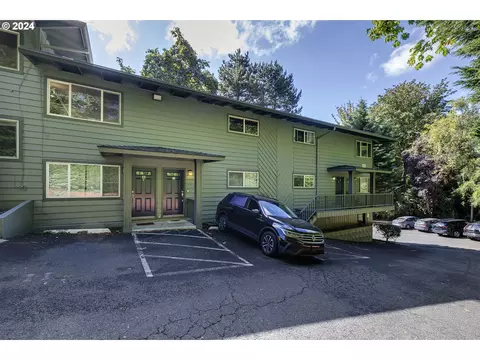 1035 SW Bertha Blvd #14, Portland, OR 97219