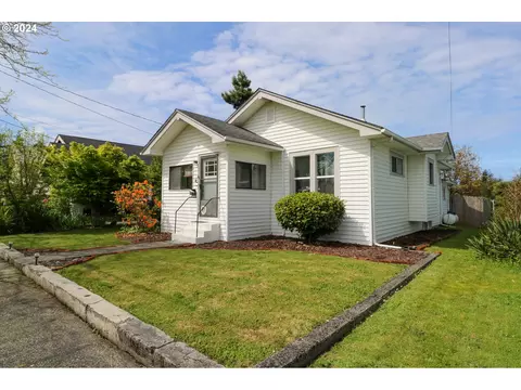 557 N Collier St, Coquille, OR 97423