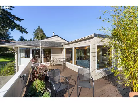 1198 Winsor Ave, North Bend, OR 97459