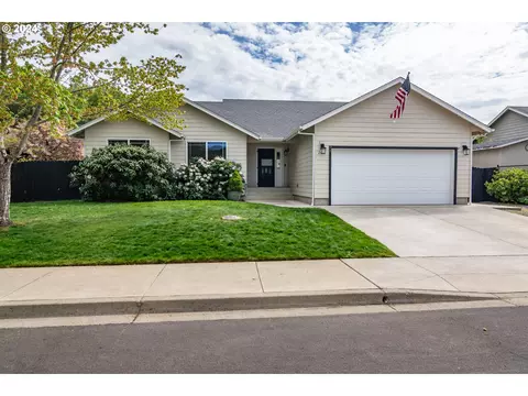 2415 SE Chinaberry Ave, Roseburg, OR 97470