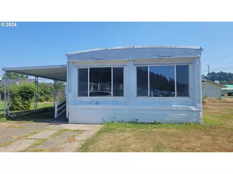 1413 Hawthorne Ave #4, Reedsport, OR 97467