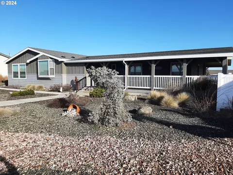3126 SW Terrace Dr, Pendleton, OR 97801