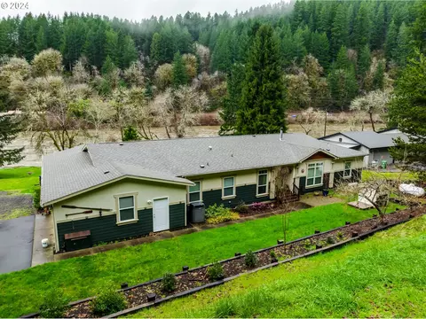 11821 E Mapleton Rd, Mapleton, OR 97453