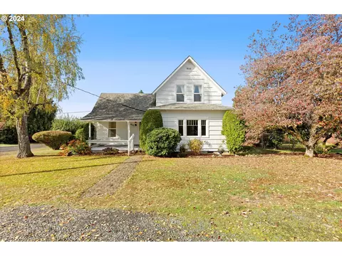 407 NW Zobrist St, Estacada, OR 97023