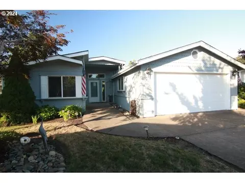 122 Andrew Dr, Cottage Grove, OR 97424