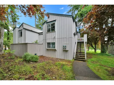 2221 Hawkins Ln, Eugene, OR 97405